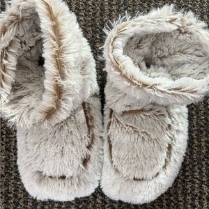 Warmies Fully Heatable Boots iMarshmallow Brown color. Size large. NWT